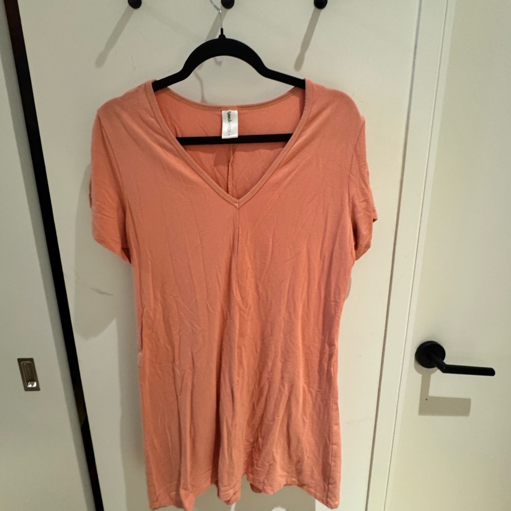 Smash + Tess Coral V-Neck Short Sleeve Top sz M